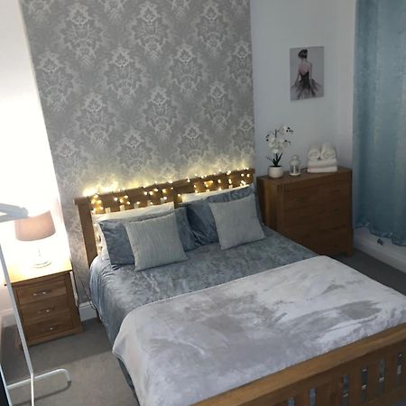 Stylish 91Sqm Victoria 2 Bedroom Apartment Bristol Exterior foto